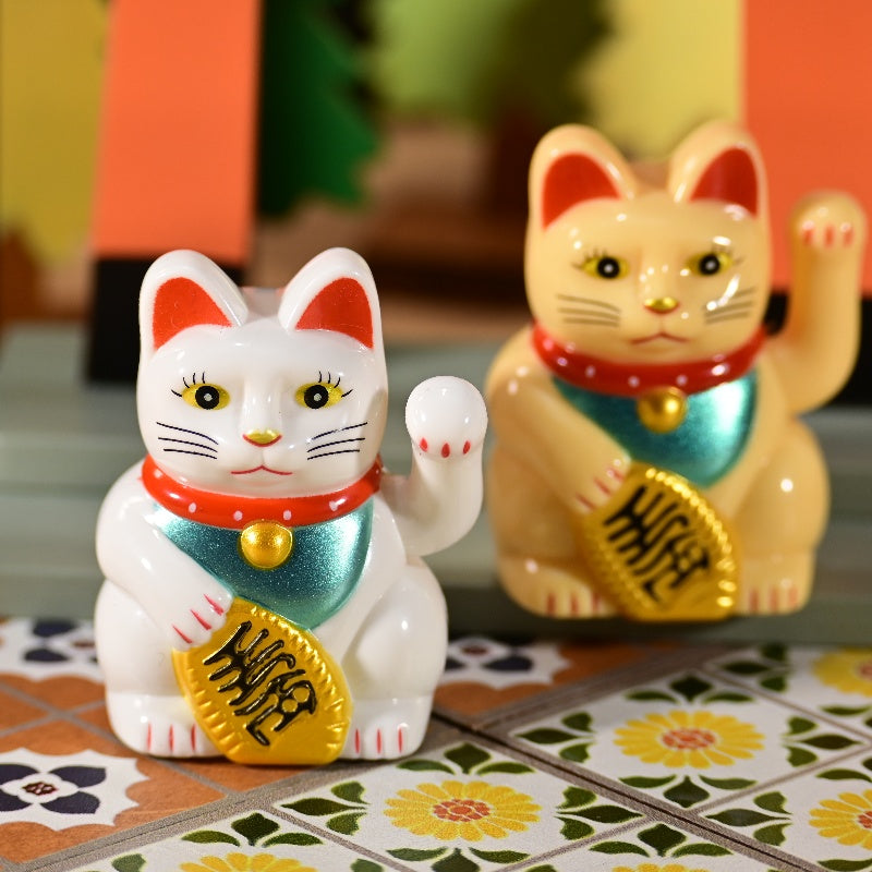 LIEE FLAT Solar Energy Wealth Cat Japanese style lucky cat Maneki neko with Shaking Hand