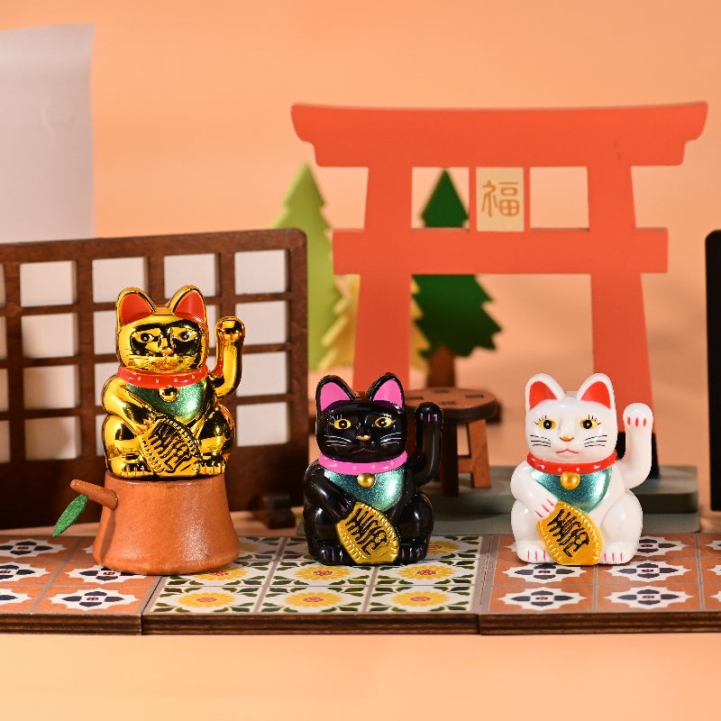 LIEE FLAT Solar Energy Wealth Cat Japanese style lucky cat Maneki neko with Shaking Hand